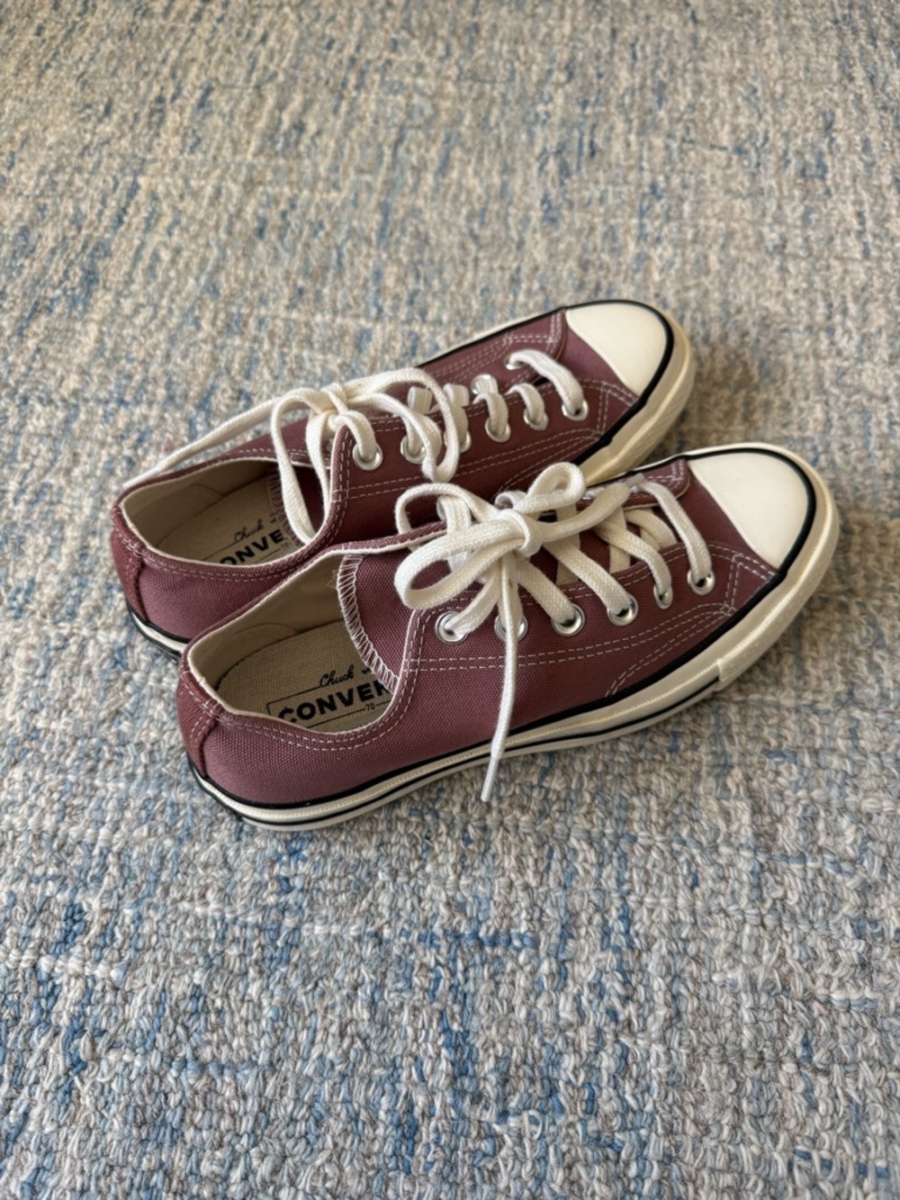 Mauve Converse Low Sneakers